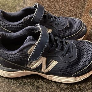 New Balance tennis shoes